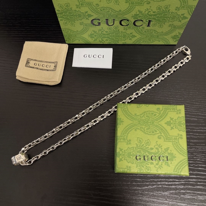 G*u*i necklaces